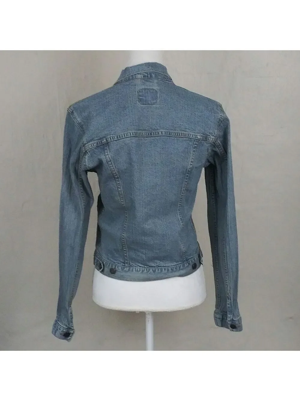 Levi's Strauss Signature Blue Medium Wash Long Sleeve Button Down Denim Jacket